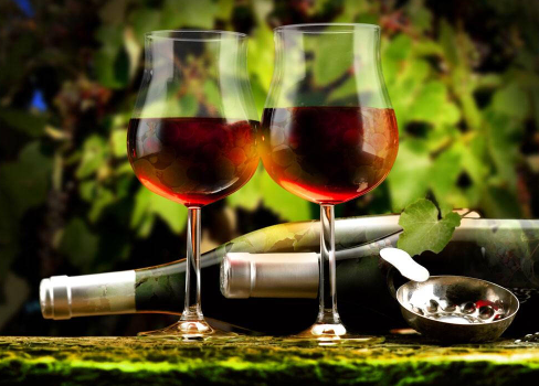 白葡萄酒和红葡萄酒的区别，单宁含量不一样