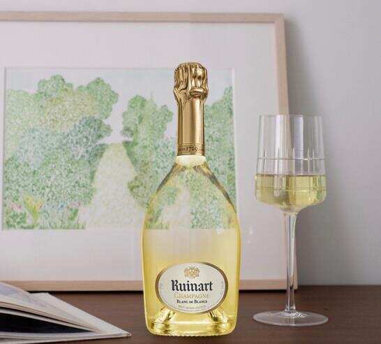 ruinart香槟多少钱一瓶，100%霞多丽的经典白中白售价千元