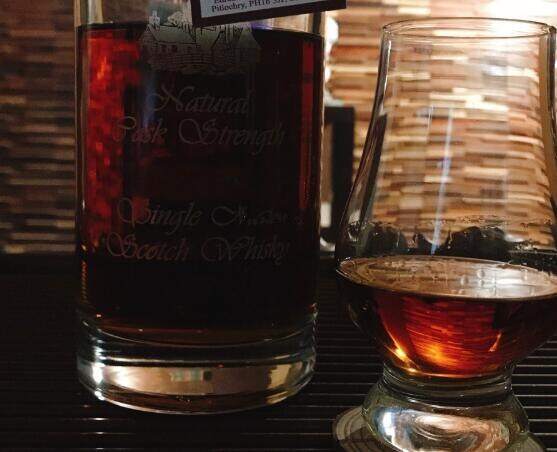艾德多尔雪莉桶威士忌怎么样，酒体厚重油脂饱满的重雪莉风味