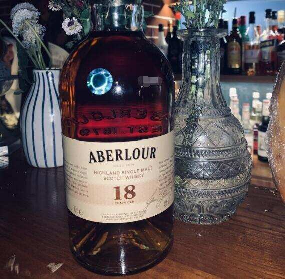 Aberlour亚伯乐18年威士忌酒评，丰富度和层次感都非常出色