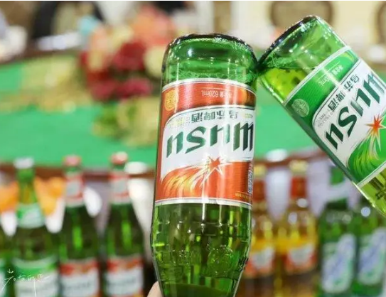 乌苏啤酒哪里的品牌度数多少，新疆特产4度啤酒别名夺命大乌苏