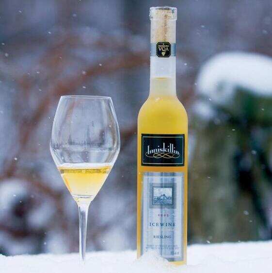 冰酒是冰过的葡萄酿造的葡萄酒吗，树上熟自然界冰冻的葡萄酿制