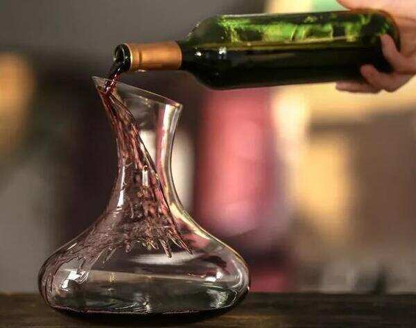 红酒为什么要醒酒，能除去杂质软化单宁提升葡萄酒口感