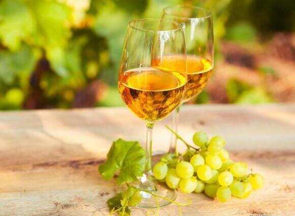 白麝香葡萄品种特点，名气最大产量最小酿出的甜酒清新易饮