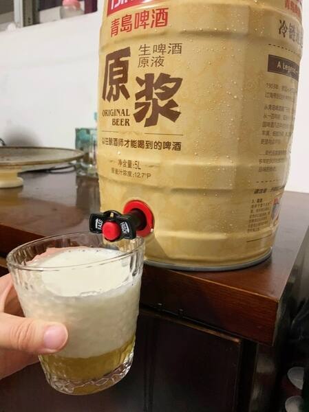 青岛原浆啤酒是工业拉格的巅峰，但保质期太短想喝的成本太高