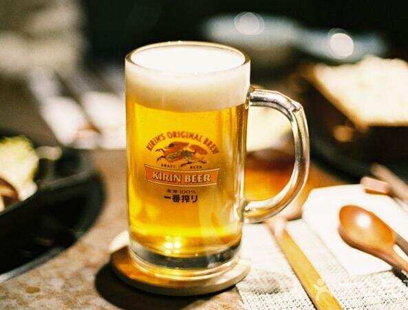 进口啤酒排行榜前十名，都是世界各国的代表品牌百威荣登榜首