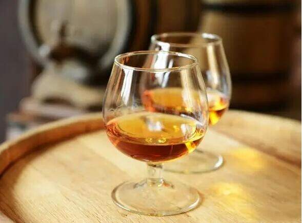 白兰地和威士忌的区别，核心原料不同令白兰地显得更高贵