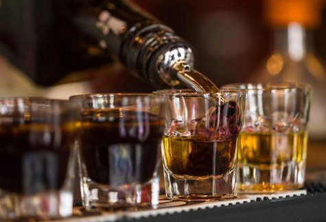 威士忌的喝法有5种，不止加冰还可以加热水