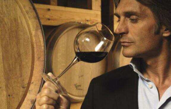如何喝红酒，合适的待酒温度及品酒方式是红酒的讲究