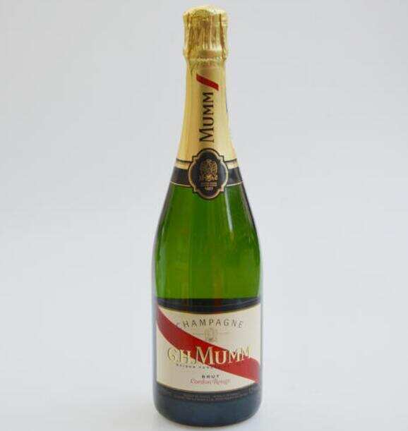 被誉为王者香槟的玛姆红带香槟，是欧洲王室贵族专供的奢侈品牌