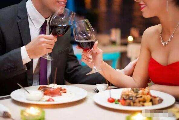 10月14日的葡萄酒情人节，品酒就如同品不同时期不同状态的爱情