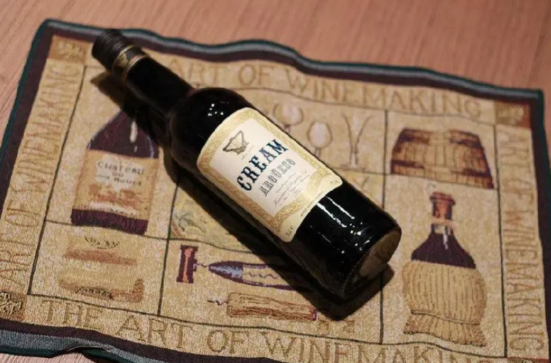 雪莉酒是什么酒和波特酒的区别，自然发酵的加强型白葡萄酒