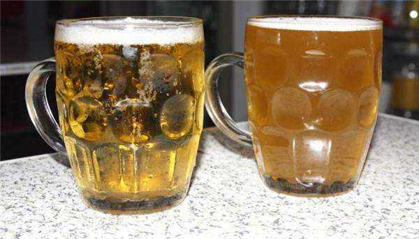 黄啤和白啤的区别是什么，前者是拉格/后者是艾尔风味完全不同