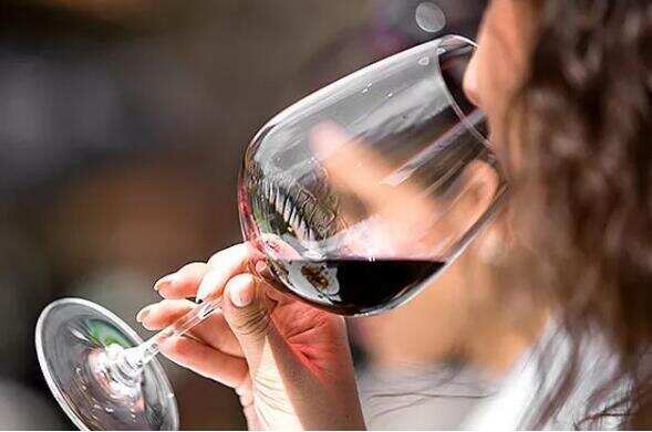 好红酒和差红酒的口感区别，好红酒一定是易饮且口感丰富均衡的