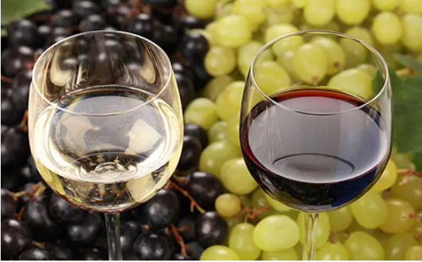 白葡萄酒与红葡萄酒的区别，从用料到口感不尽相同
