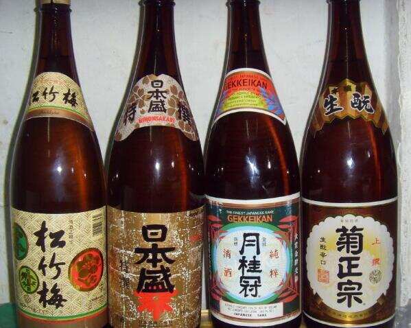 日本清酒度数只有18度，但后劲足一不小心就容易宿醉