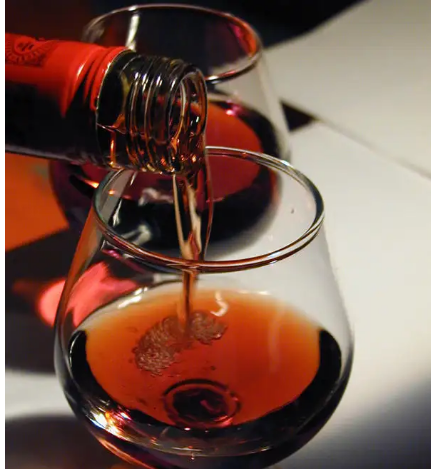 白兰地是什么酒，蒸馏而出葡萄酒的灵魂