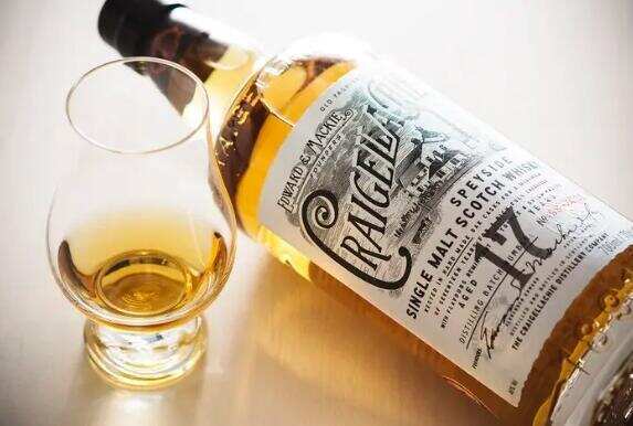 Craigellachie克莱嘉赫17威士忌测评，果味丰富带有硫味和蜡质感
