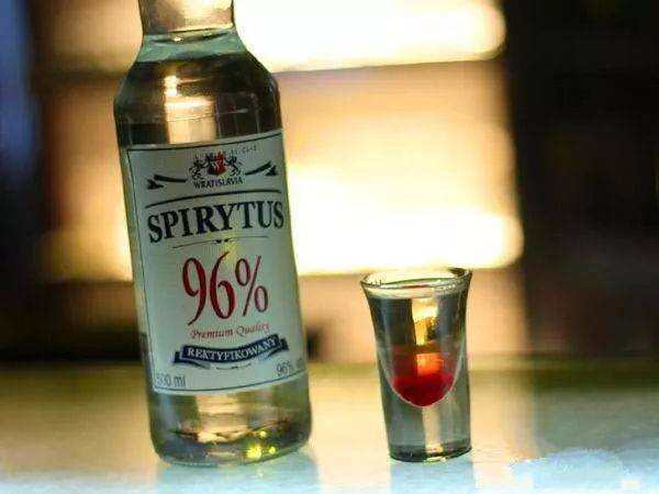 世界上最烈的酒，波兰的生命之水伏特加高达96度无法直接喝