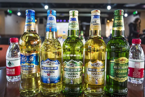 哈尔滨啤酒是哪个国家的，比利时百威英博占99.66%股权
