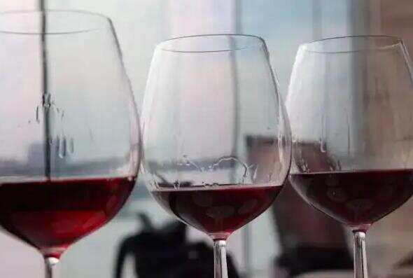 红酒的口感分为哪几种，主要分为轻度酒体/中度酒体/重度酒体三种