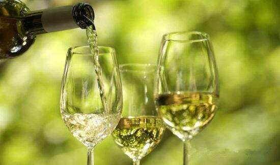 雷司令是什么酒，是雷司令葡萄酿造的白葡萄酒(以德国为主)