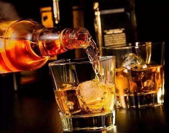 威士忌什么味道好喝吗，口感醇厚花果香丰富但不同产地特点不同