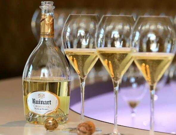 ruinart香槟多少钱一瓶，100%霞多丽的经典白中白售价千元