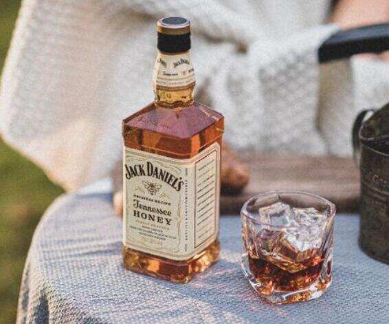 美国杰克丹尼威士忌怎么样好喝吗，初闻不适但入口偏甜独具风味