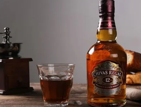 芝华士12年苏格兰威士忌怎么喝价格多少，120元推荐四种喝法