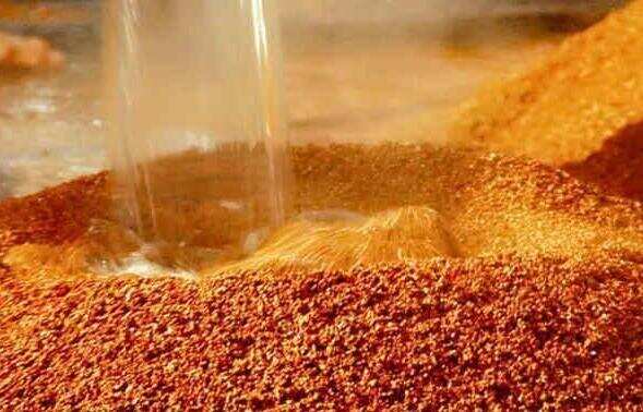 一斤高粱能酿多少酒，一般能出3两用蒸馏设备可出6两