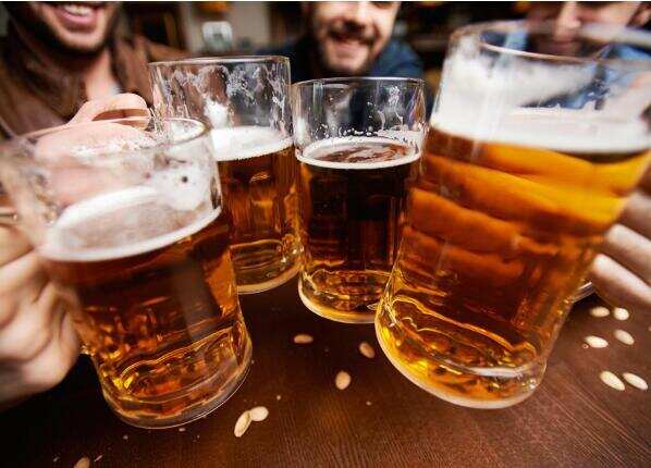 无醇啤酒有酒精吗，含低于0.5%的酒精但不容易喝醉