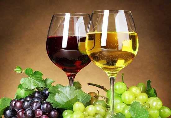 干红和干白的区别，不在于葡萄品种而在于酿造工艺的影响
