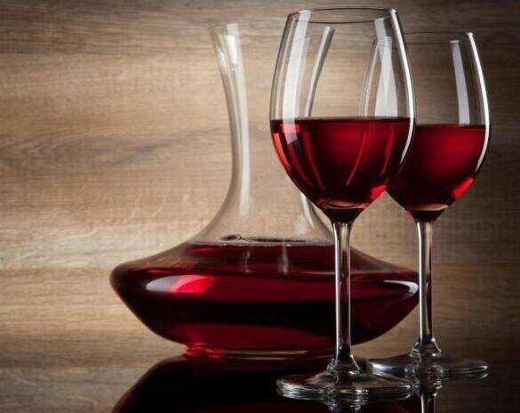 葡萄酒二氧化硫有毒吗，一次喝超过一箱红酒的量才会中毒