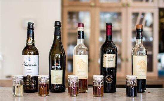 西班牙国宝级雪利酒的特点，雪莉酒口感丰富被誉为最好的葡萄酒