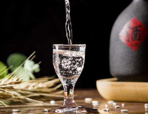 古代的酒相当于现在的什么酒，相当于米酒或黄酒属低度发酵酒