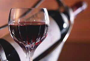 红葡萄酒中的收敛感是什么意思？