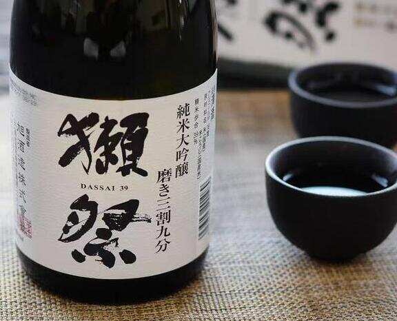 日本清酒和梅酒哪个度数低，通常梅酒略低1-2度但喝起来更容易醉