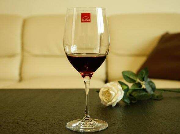 红酒杯怎么选，选一款品质好的波尔多酒杯即可满足90%的需求