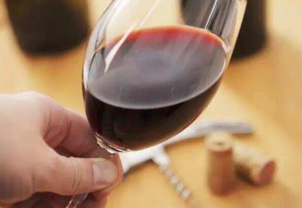 葡萄酒单宁是什么意思，特殊的酸类化合物能提供涩感和陈年潜力
