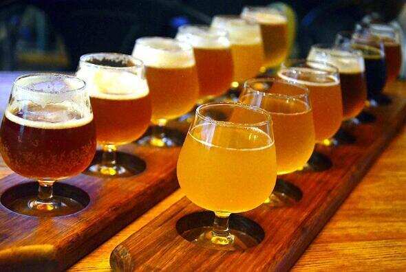 原浆啤酒和精酿啤酒区别，原浆是工业啤酒原液而精酿啤酒更小众