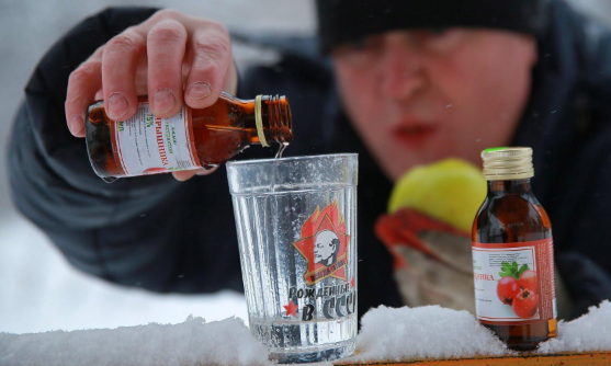 俄罗斯国酒伏特加是什么酒，净如白水炽热干冽的基酒之一