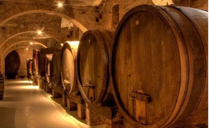 橡木桶对葡萄酒的重要性，木质香味融入葡萄酒大放异彩