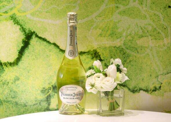 巴黎之花白中白香槟怎么样多少钱一瓶，口感活泼自然花香馥郁