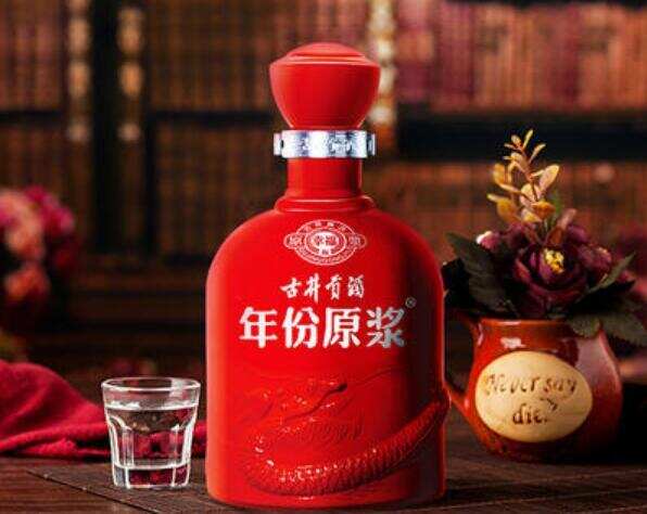 古井贡酒产地在安徽亳州古井镇，曾是贡酒距今有1800多年历史