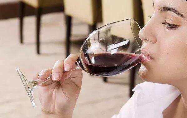 葡萄酒开瓶后能放多久，最多存放一周风味不变(过期也能喝)