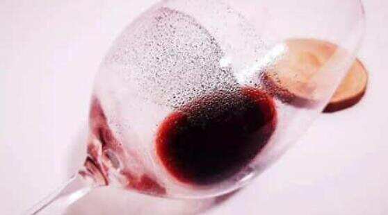 红酒有沉淀物还能喝吗，不仅能喝还可能是陈年好酒