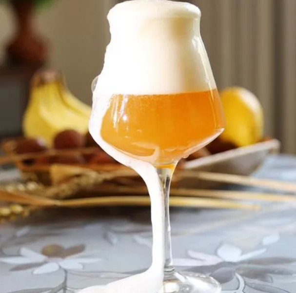 泰山原浆啤酒与旗下系列7天/28天鲜活，精选材料打造鲜活口感