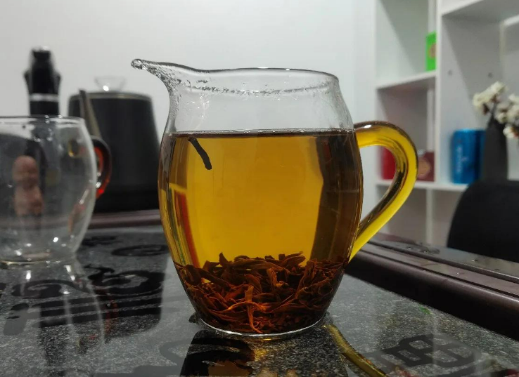 云南一茶店老板，卖茶30年完成一份“假茶单”，没准你也在喝