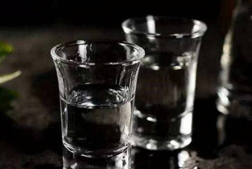 青花郎酒是什么档次的酒以及与红花郎酒有什么区别？